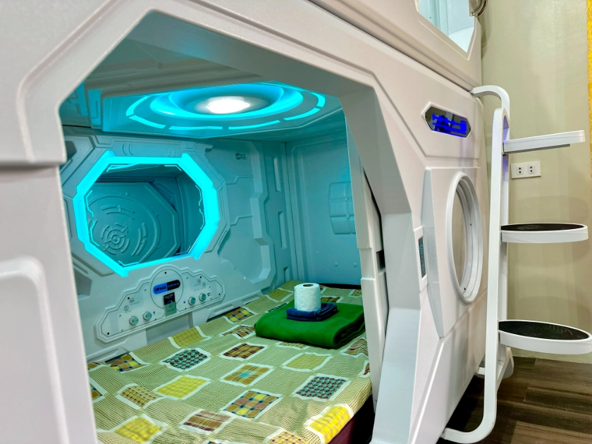 四人膠囊房(Capsule room)