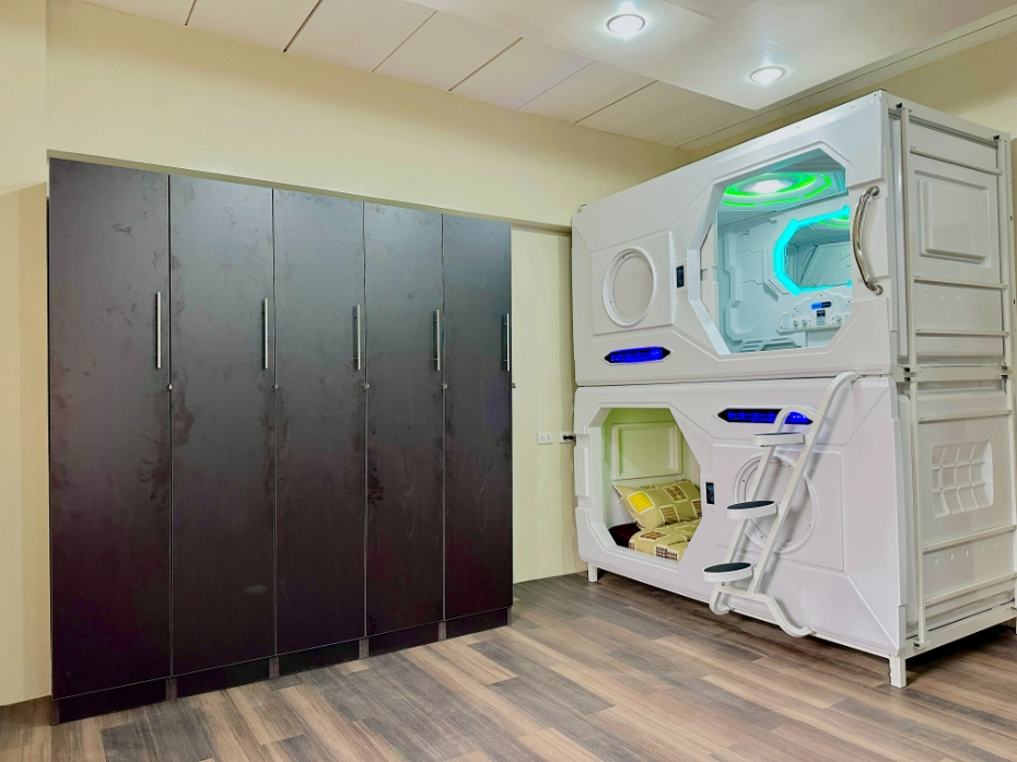 四人膠囊房(Capsule room)