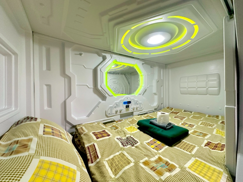 四人膠囊房(Capsule room)