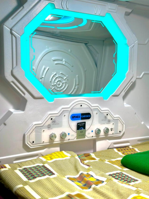 四人膠囊房(Capsule room)