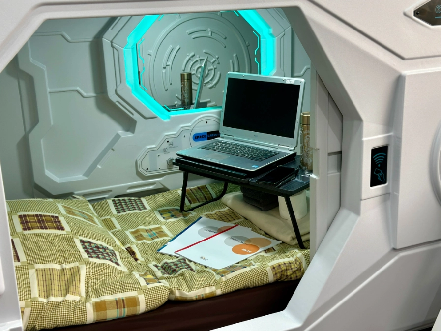 四人膠囊房(Capsule room)