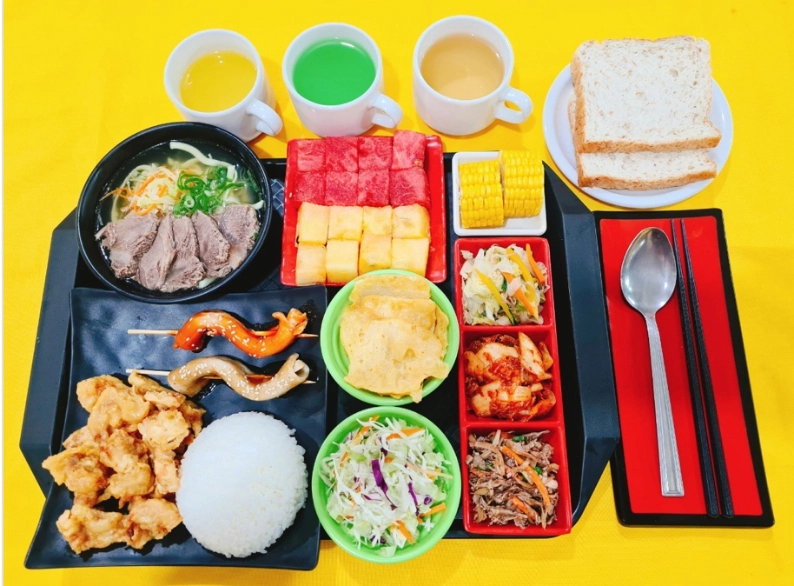 學校餐食照片