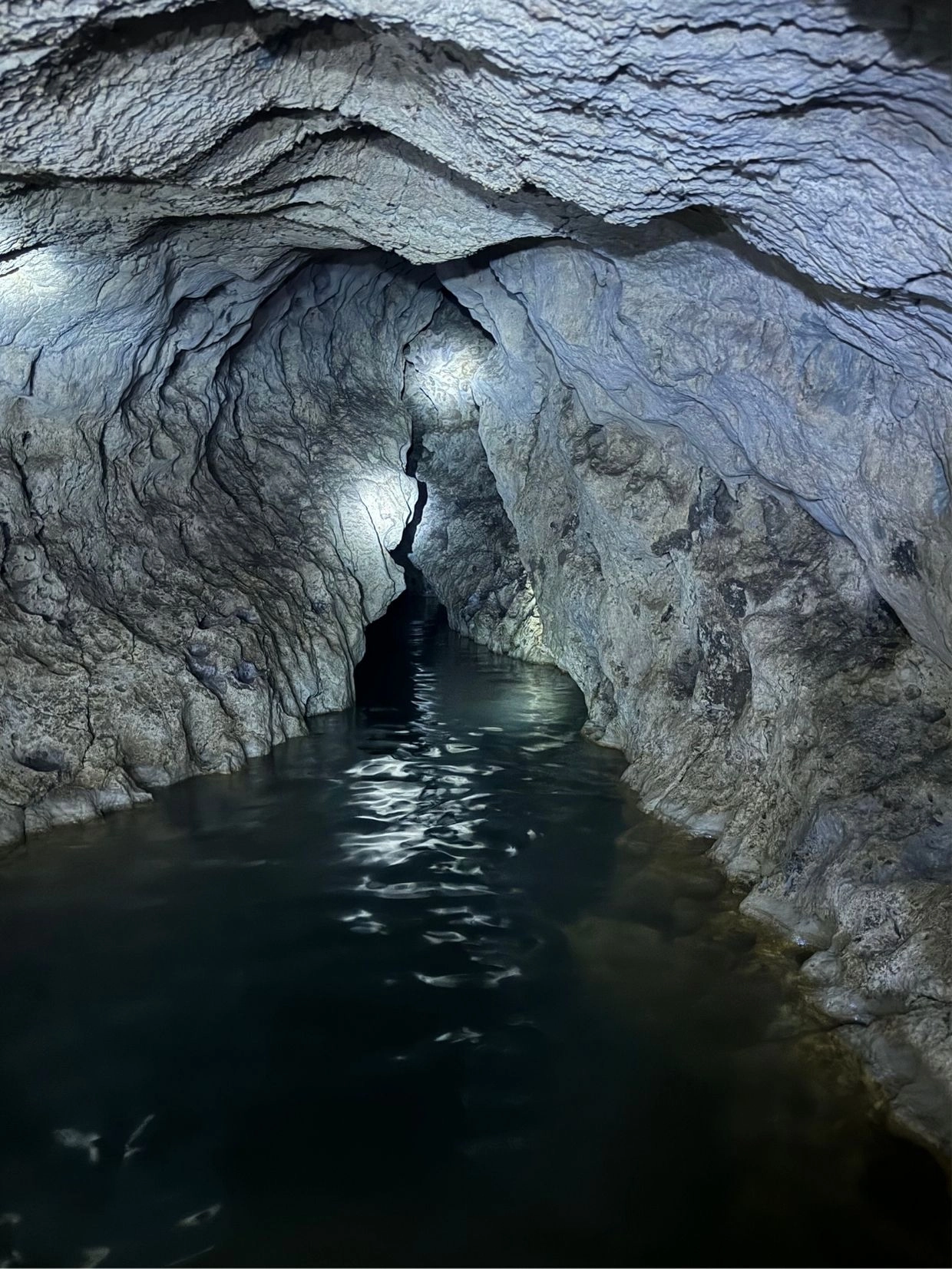 Sambulawan Underground River:探索地底的靜謐世界