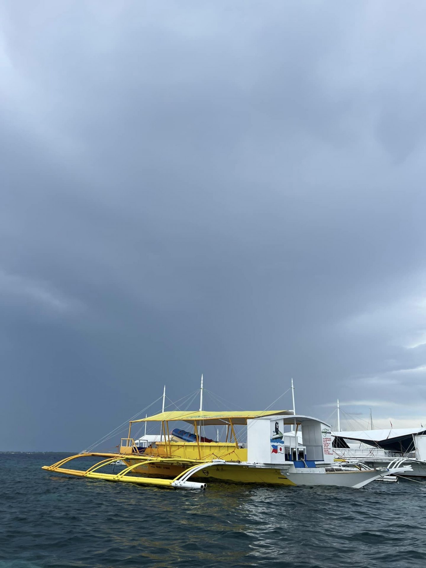 菲律賓當地海邊的特色之一-螃蟹船